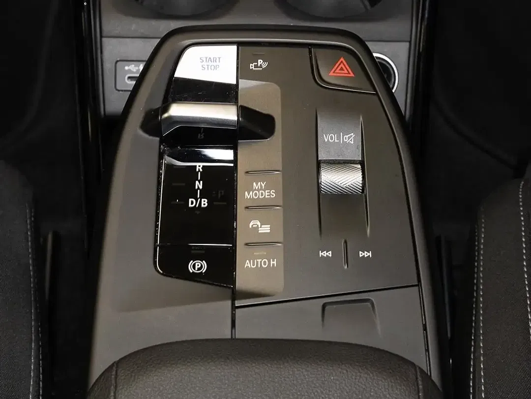 BMW iX1 - Thumbnail 10