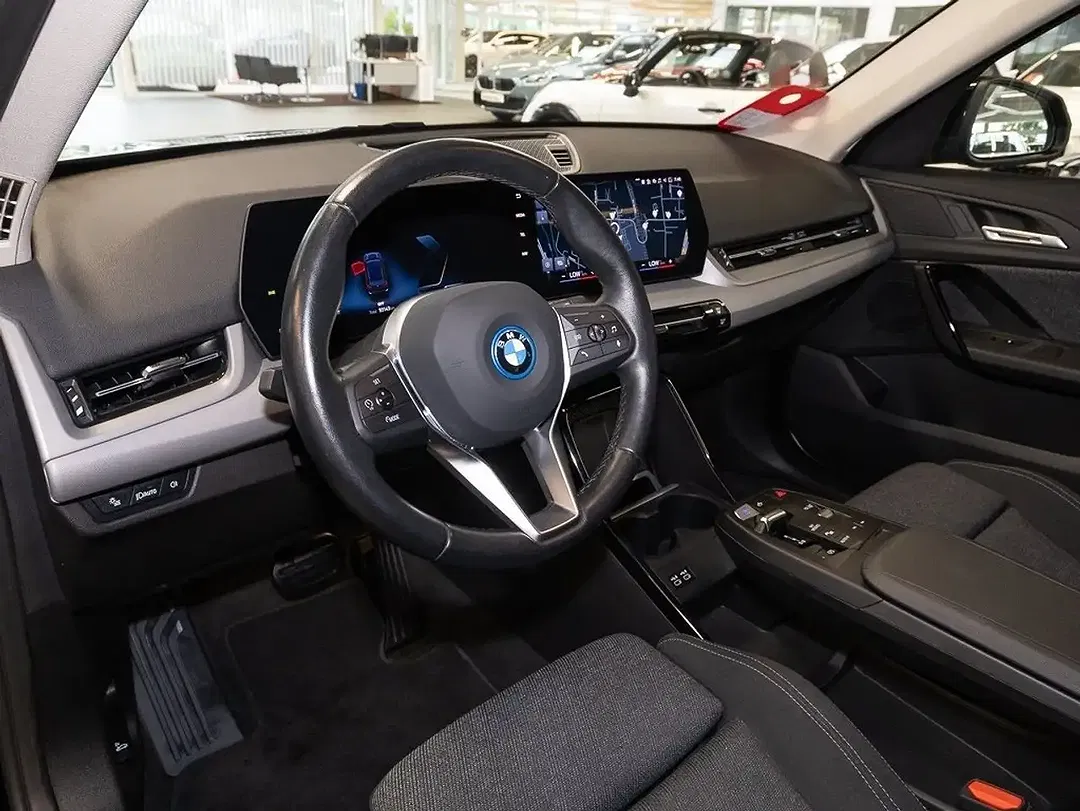 BMW iX1 - Thumbnail 5
