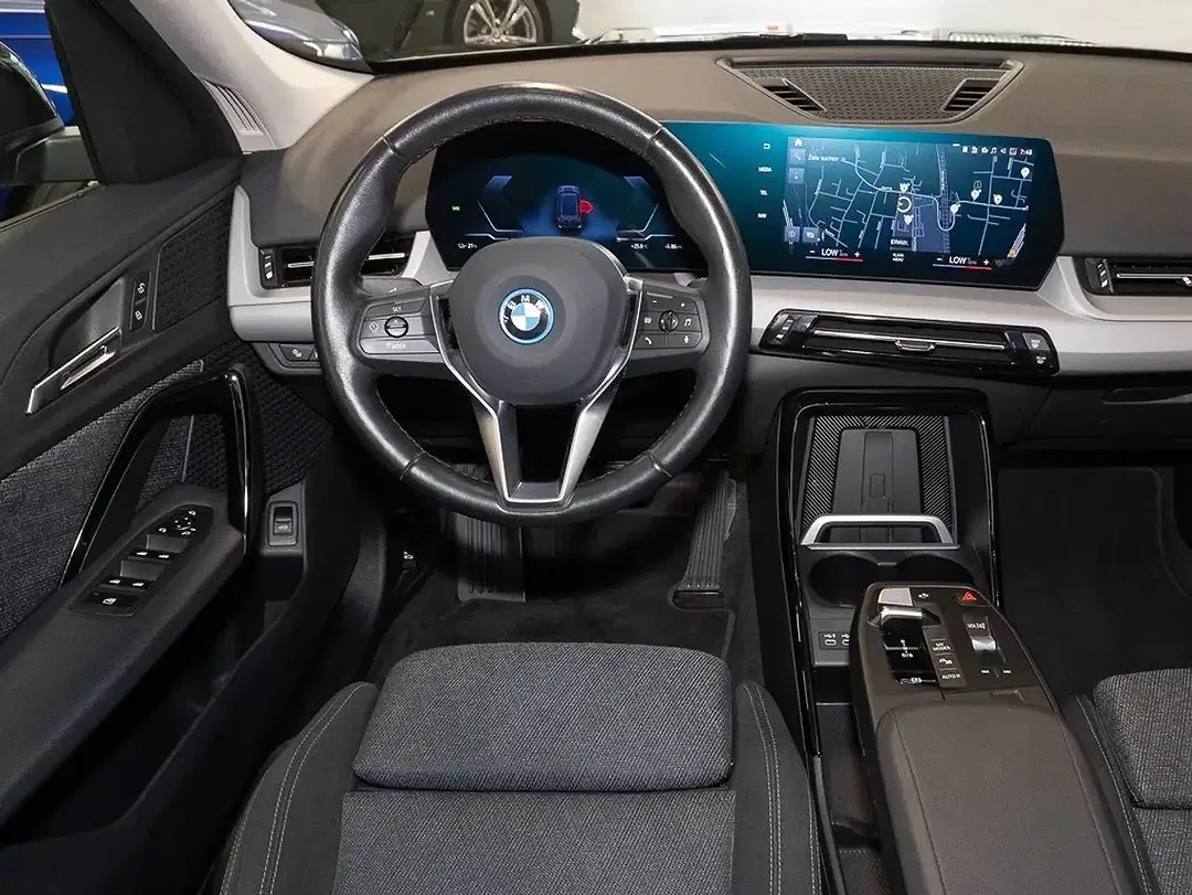 BMW iX1 - Thumbnail 7