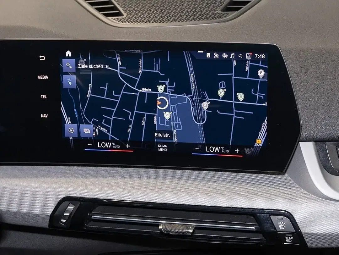 BMW iX1 - Thumbnail 8