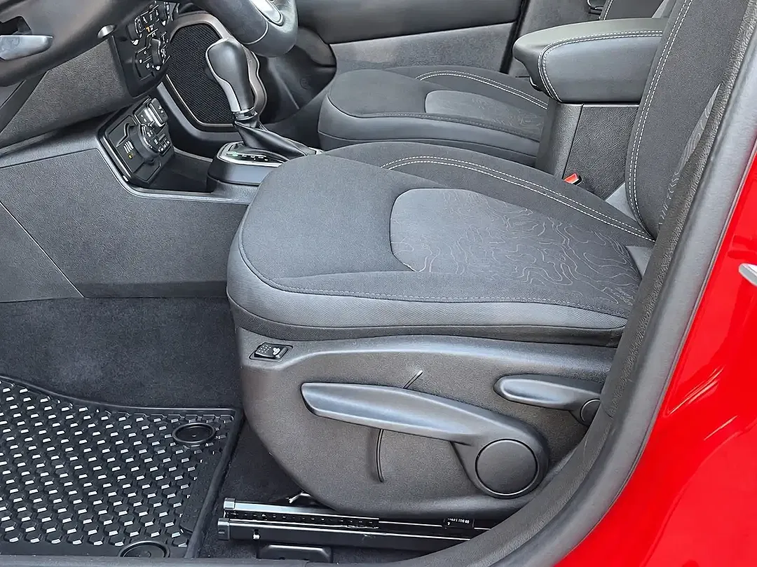 Jeep Renegade - Thumbnail 11