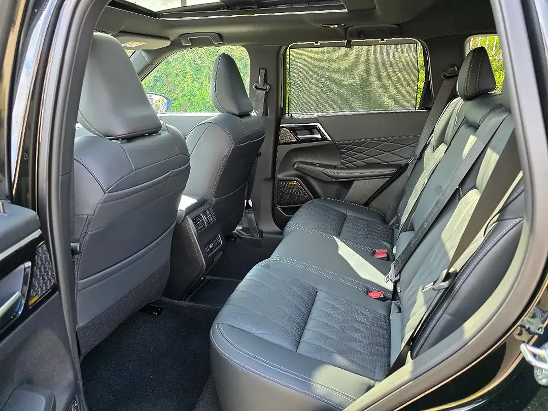 Mitsubishi Outlander - Thumbnail 11