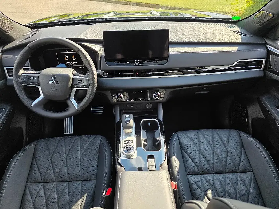 Mitsubishi Outlander - Thumbnail 14