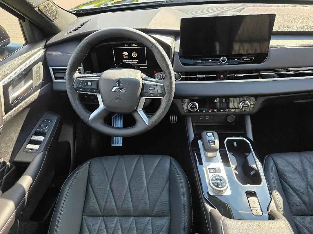 Mitsubishi Outlander - Thumbnail 15
