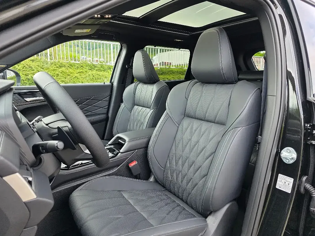 Mitsubishi Outlander - Thumbnail 7