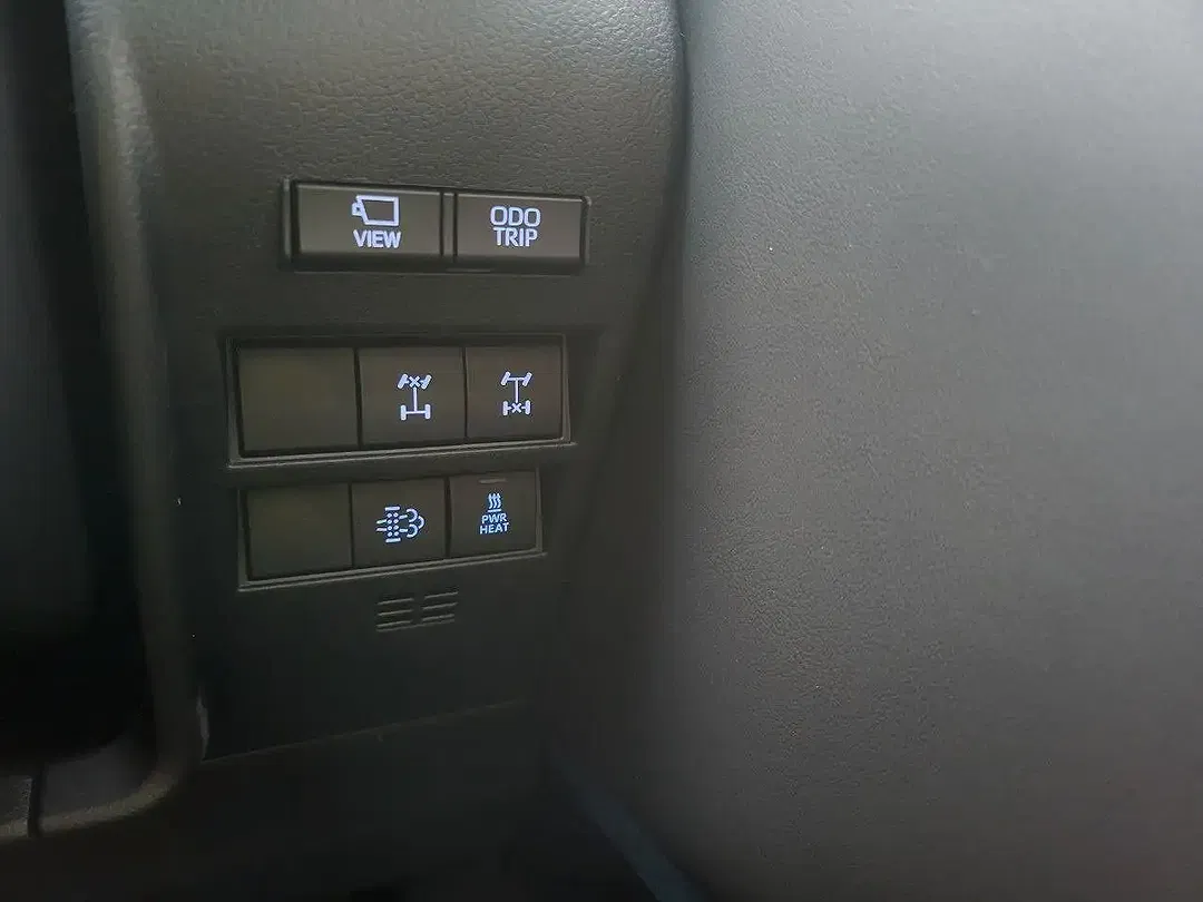 Toyota Land Cruiser - Thumbnail 8