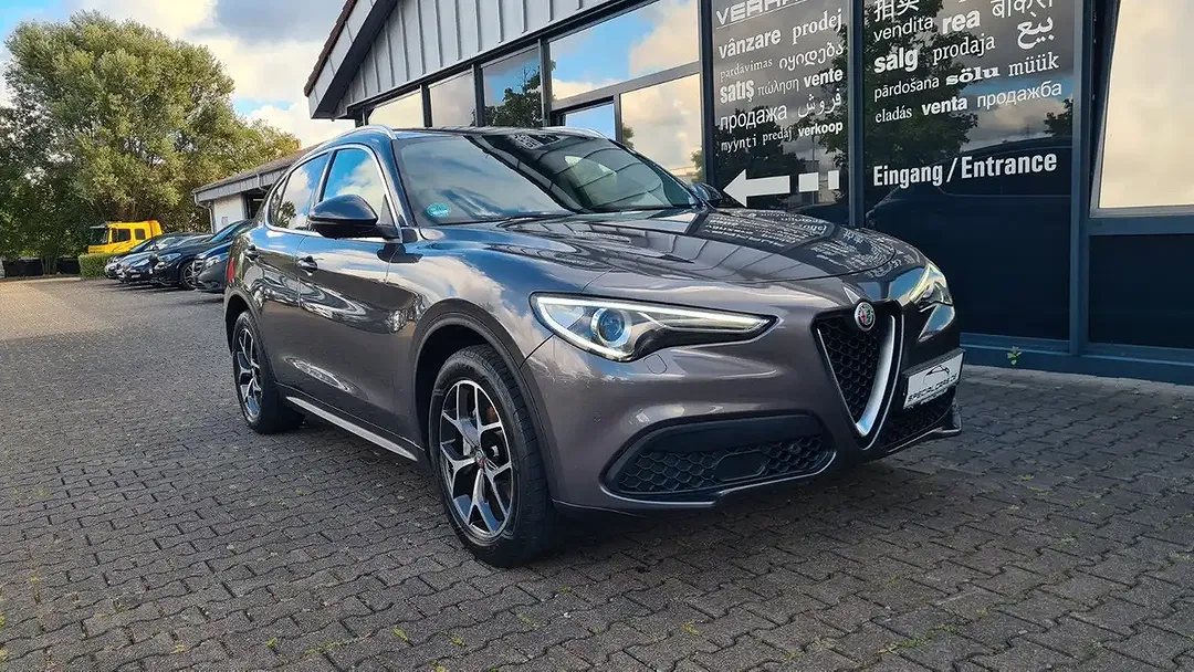 Alfa Romeo Stelvio - Thumbnail 1