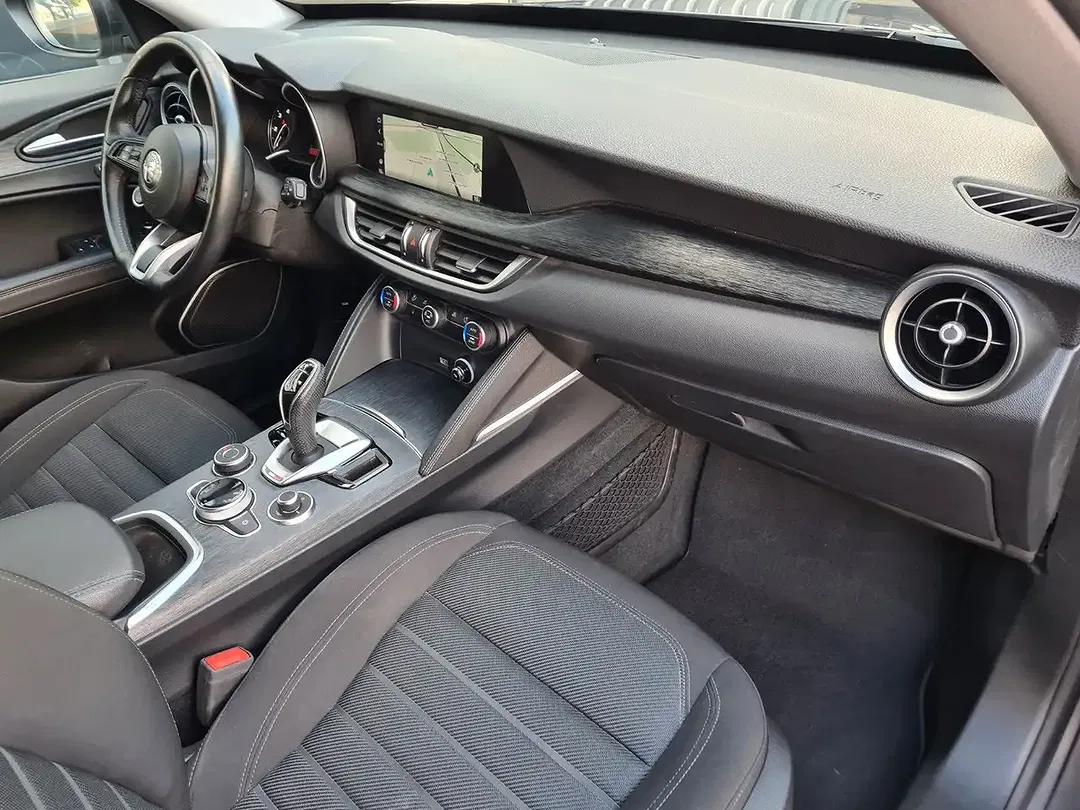 Alfa Romeo Stelvio - Thumbnail 15