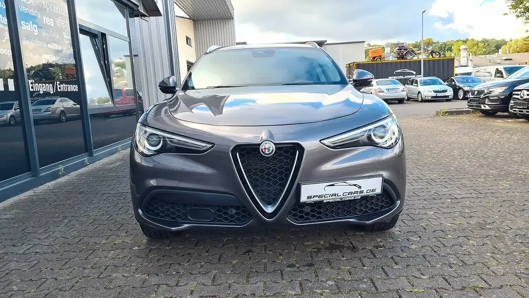 Alfa Romeo Stelvio - Thumbnail 2
