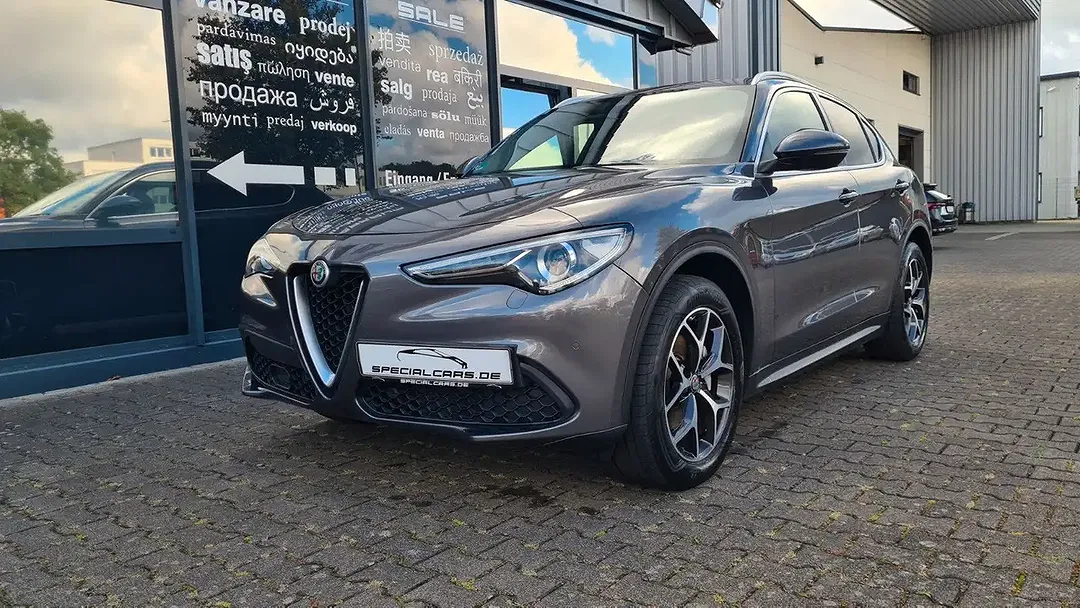 Alfa Romeo Stelvio - Thumbnail 3