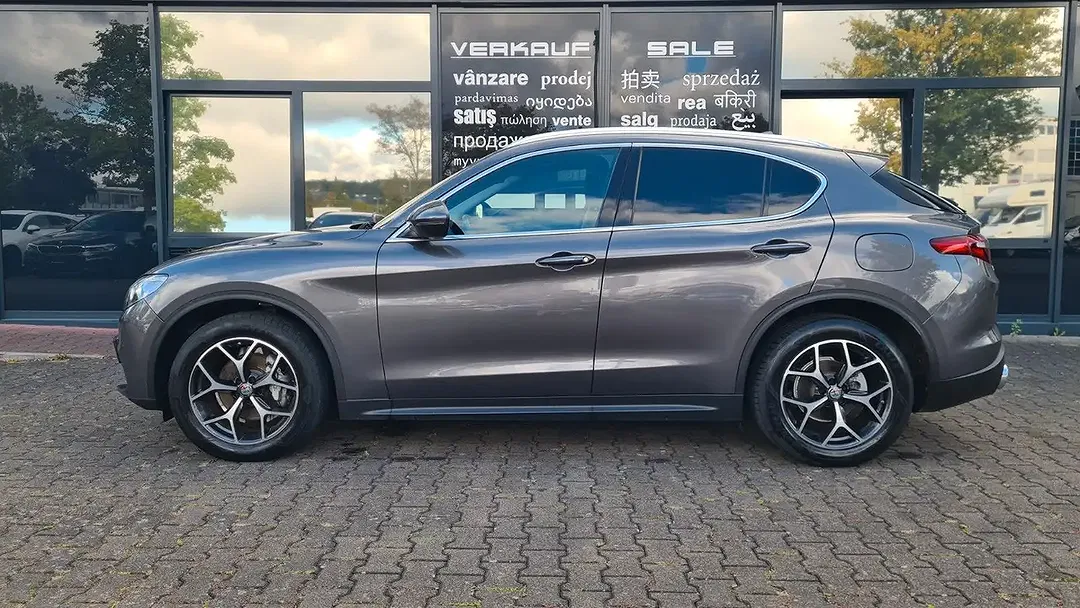 Alfa Romeo Stelvio - Thumbnail 4