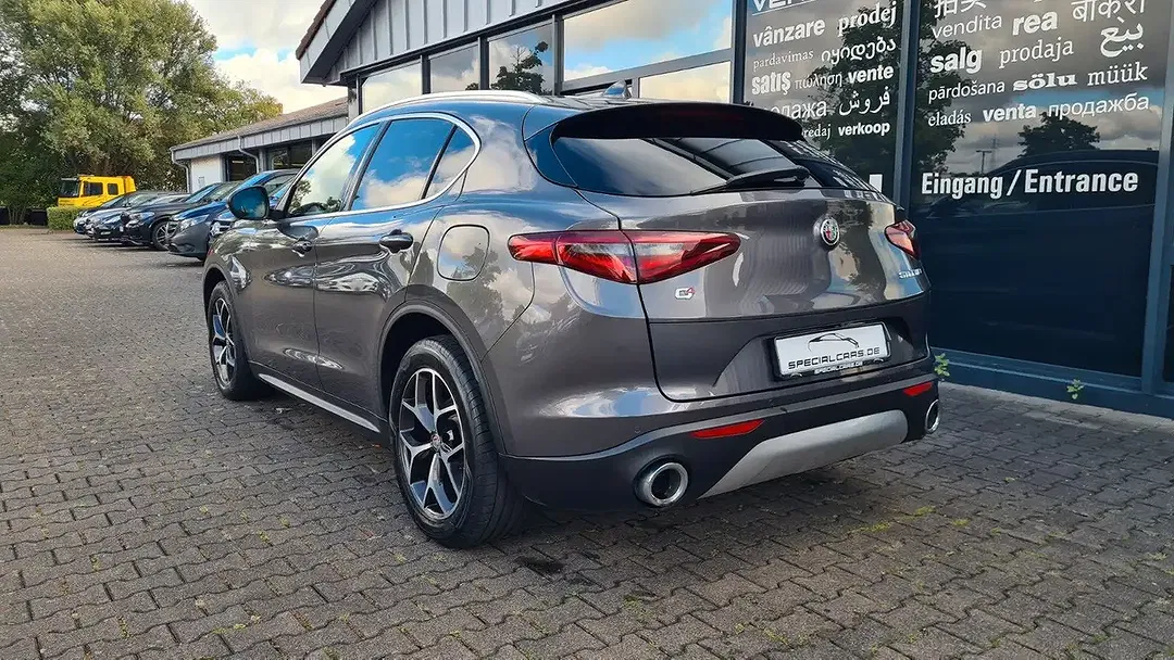 Alfa Romeo Stelvio - Thumbnail 5