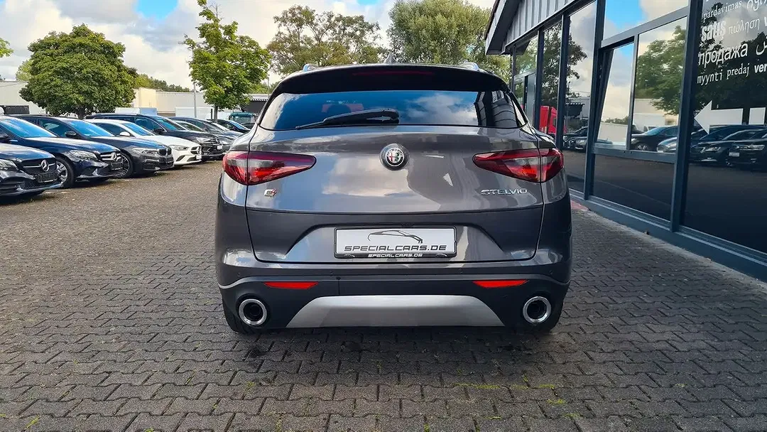 Alfa Romeo Stelvio - Thumbnail 6