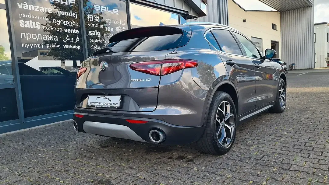 Alfa Romeo Stelvio - Thumbnail 7