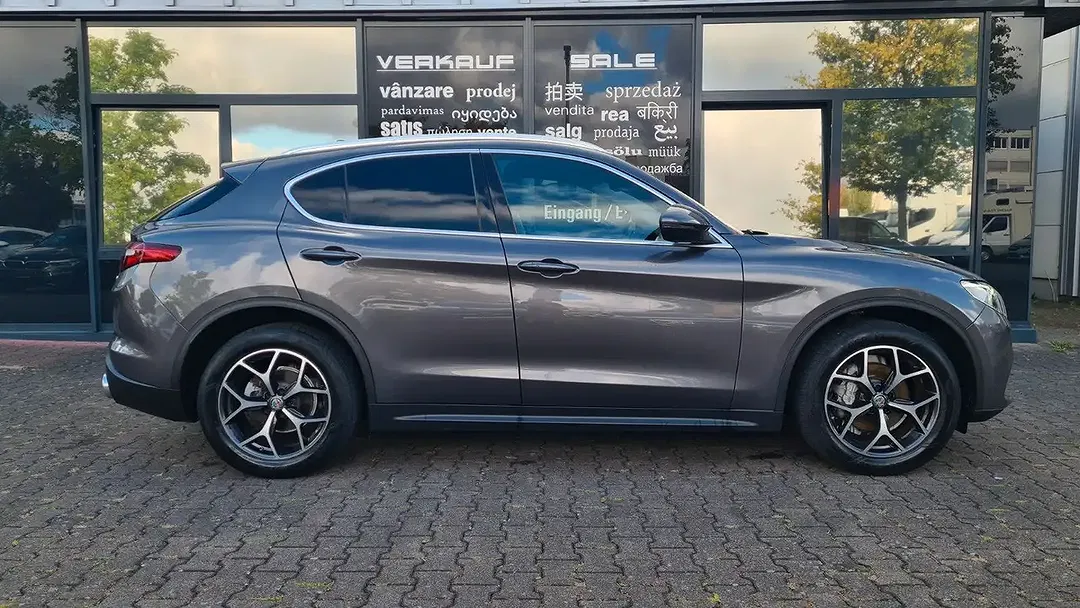 Alfa Romeo Stelvio - Thumbnail 8