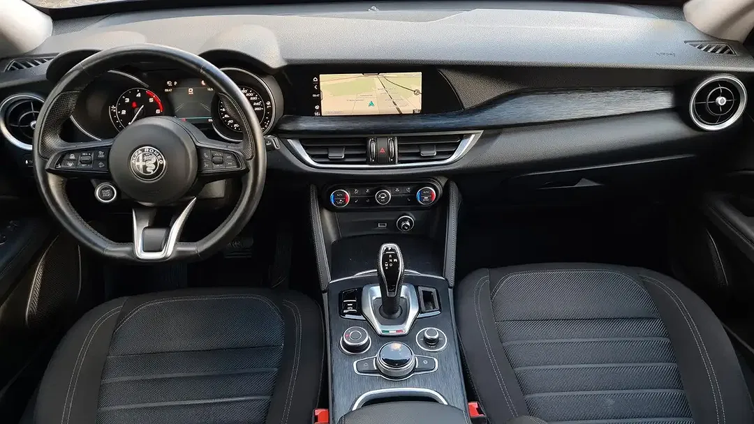 Alfa Romeo Stelvio - Thumbnail 9