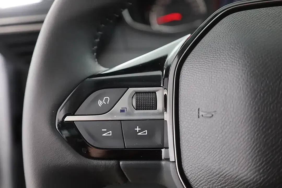 Peugeot 208 - Thumbnail 15