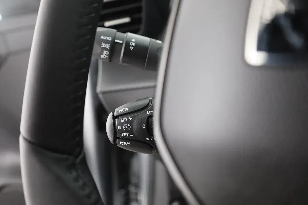 Peugeot 208 - Thumbnail 17