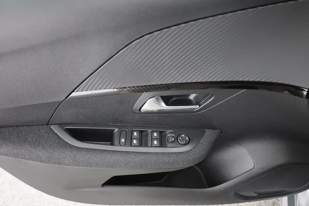 Peugeot 208 - Thumbnail 19