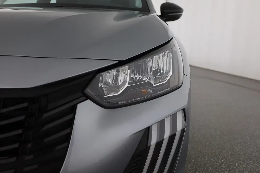 Peugeot 208 - Thumbnail 25