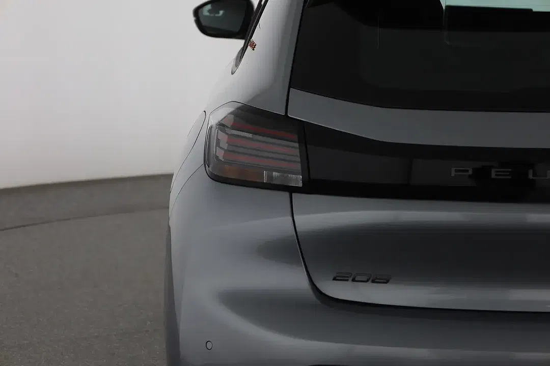 Peugeot 208 - Thumbnail 26