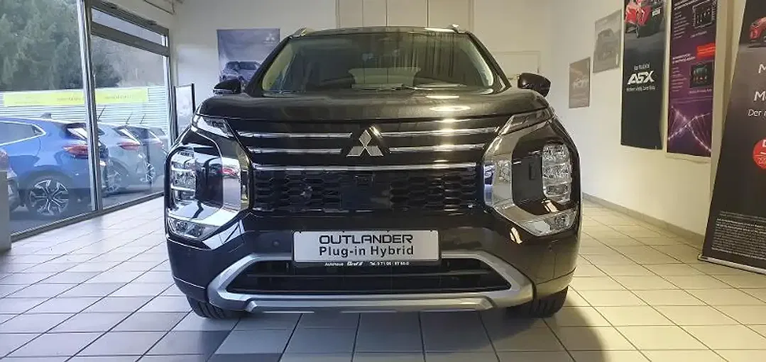 Mitsubishi Outlander - Thumbnail 3