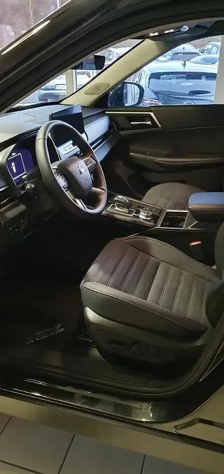 Mitsubishi Outlander - Thumbnail 5