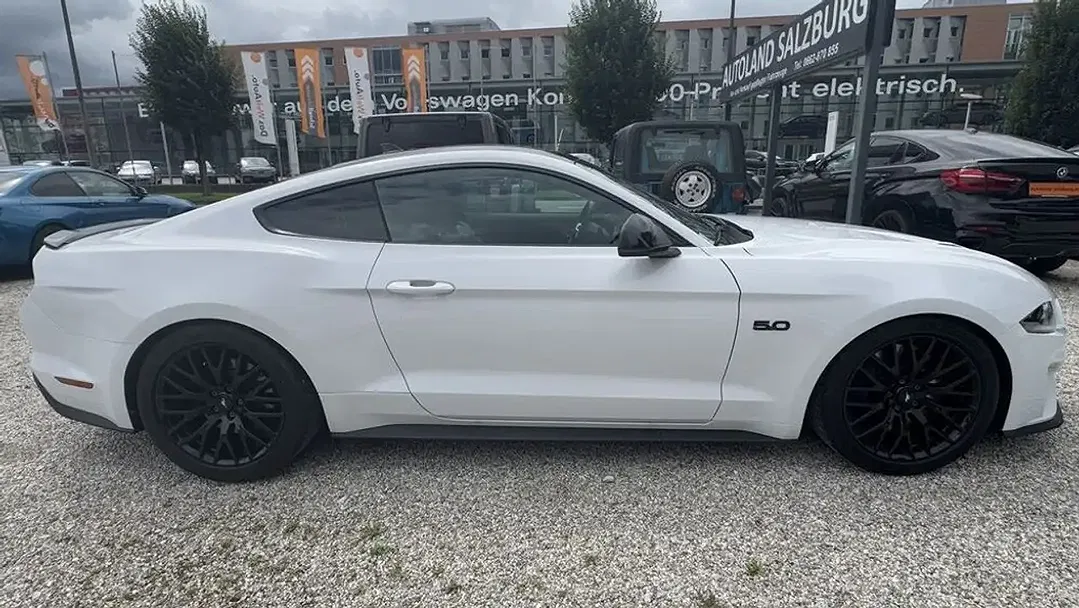 Ford Mustang - Thumbnail 3