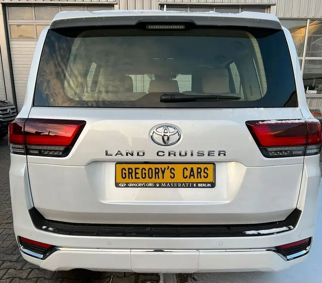 Toyota Land Cruiser - Thumbnail 4