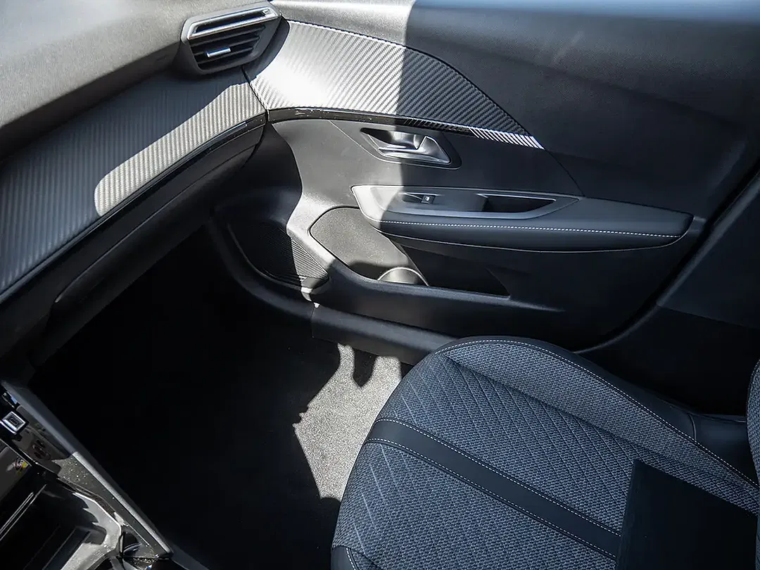 Peugeot 208 - Thumbnail 15