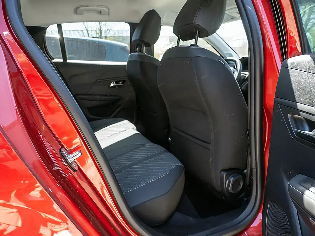 Peugeot 208 - Thumbnail 4