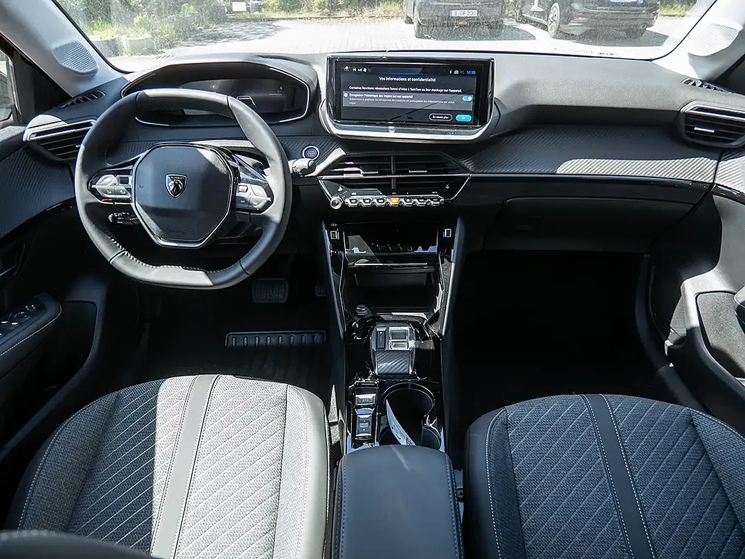 Peugeot 208 - Thumbnail 9