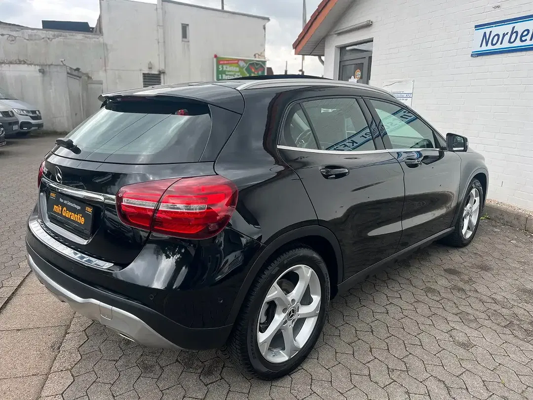 Mercedes-Benz GLA 180 - Thumbnail 10
