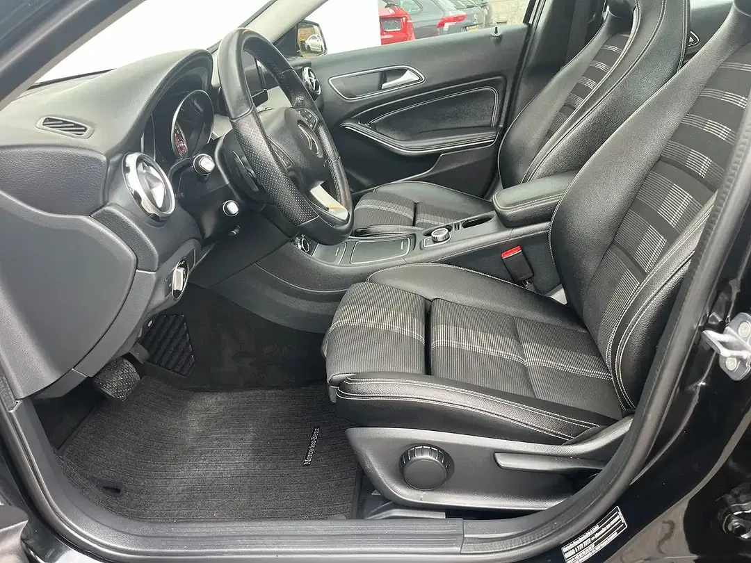 Mercedes-Benz GLA 180 - Thumbnail 13