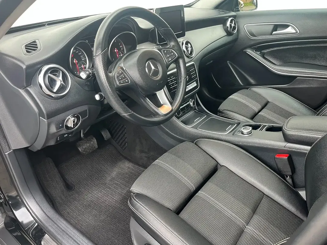Mercedes-Benz GLA 180 - Thumbnail 14