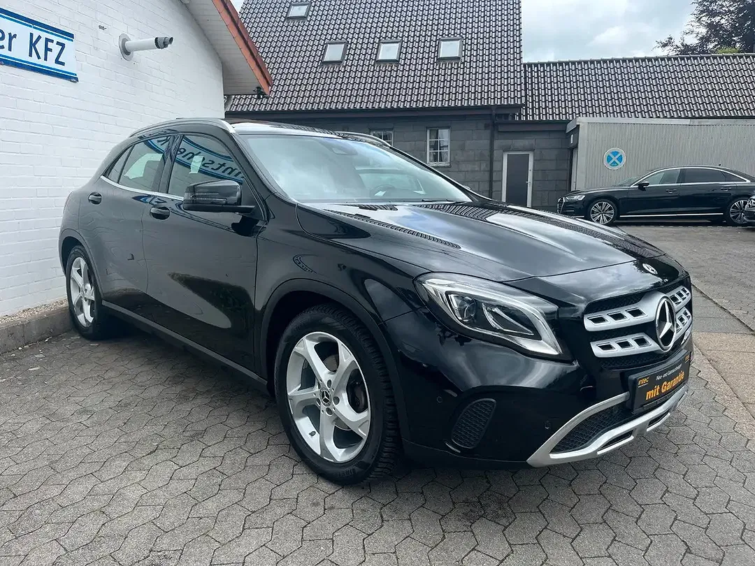 Mercedes-Benz GLA 180 - Thumbnail 3