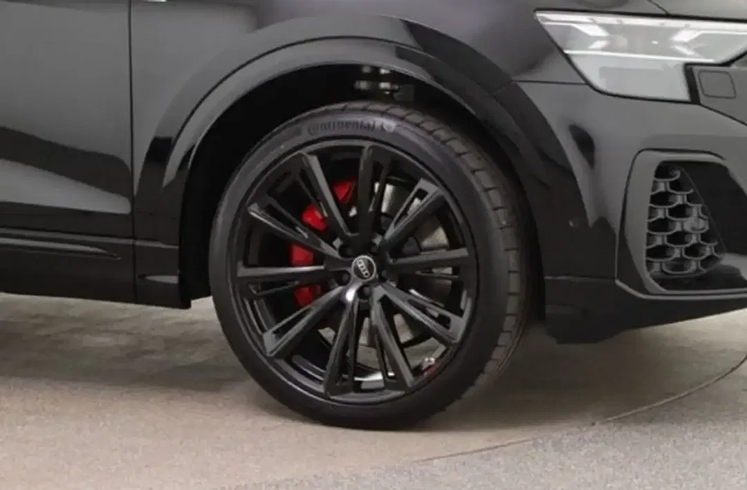 Audi Q8 - Thumbnail 4