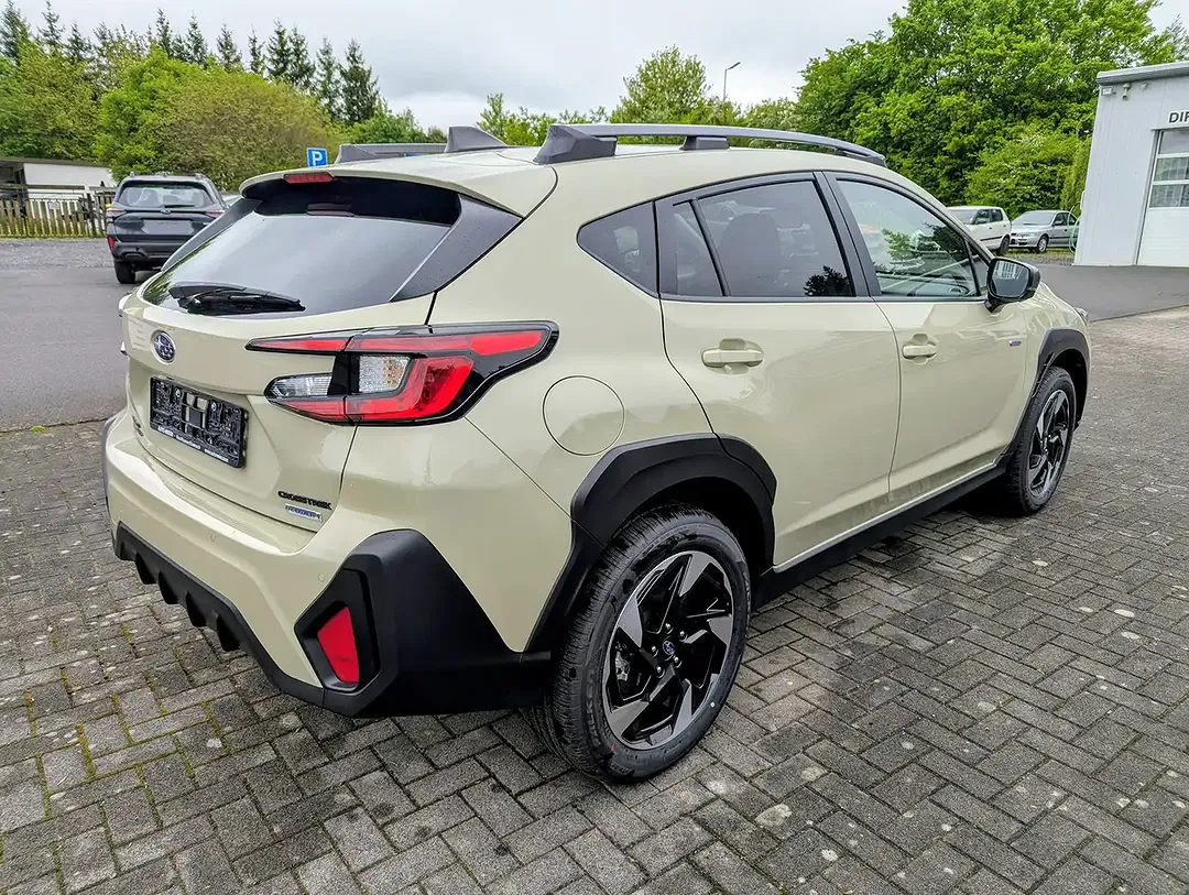 Subaru Crosstrek - Thumbnail 4