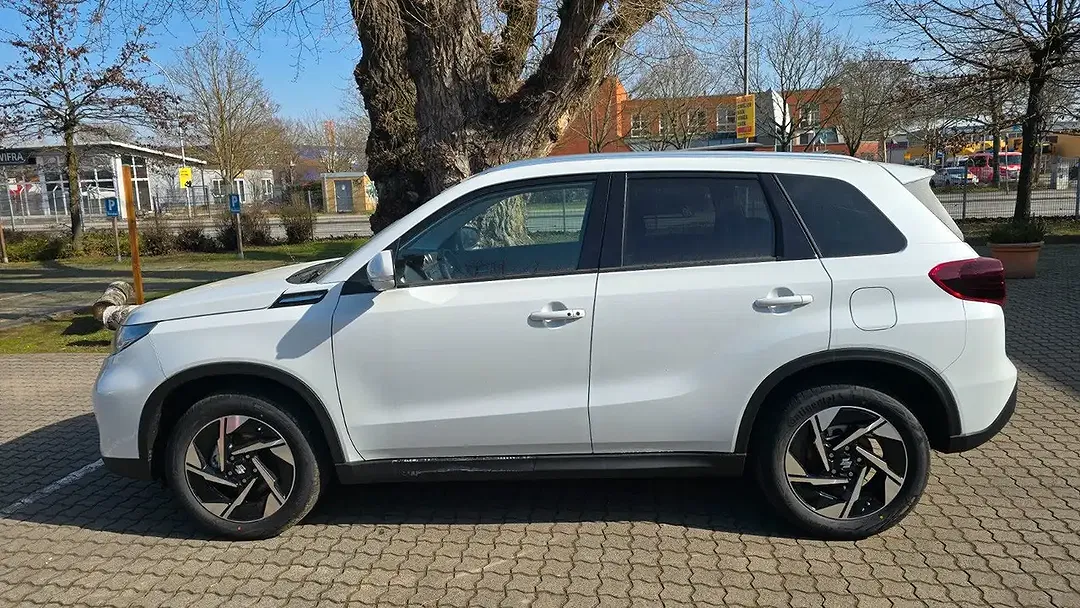 Suzuki Vitara - Thumbnail 8