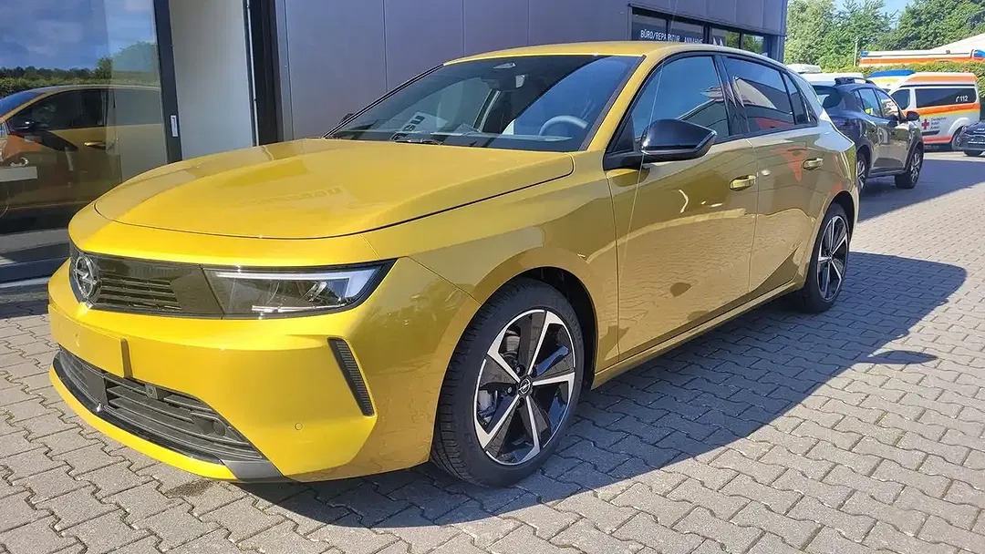 Opel Astra - Thumbnail 1