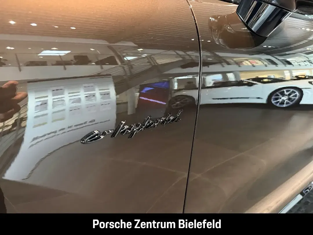 Porsche Cayenne - Thumbnail 13