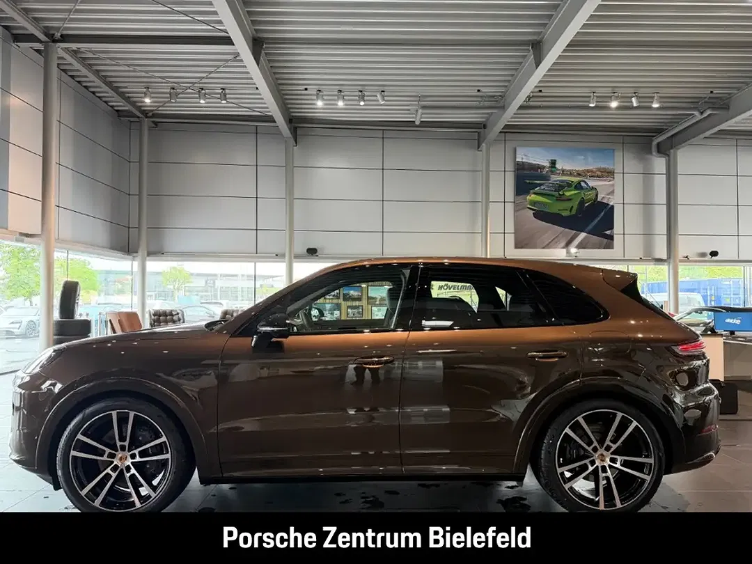 Porsche Cayenne - Thumbnail 2