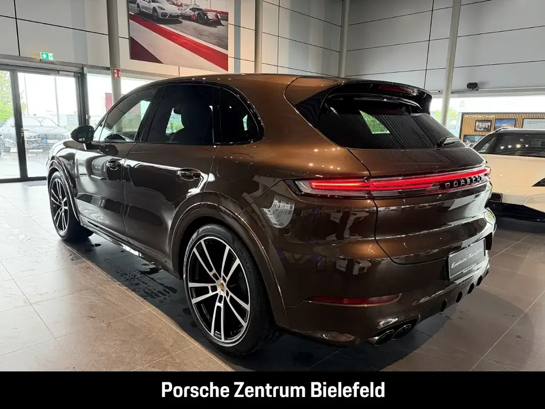 Porsche Cayenne - Thumbnail 3