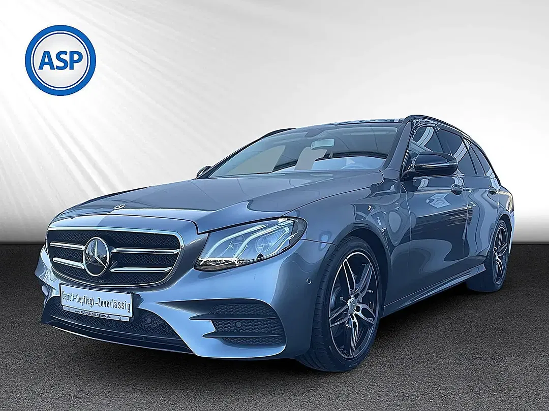 Mercedes-Benz E 300 - Thumbnail 1