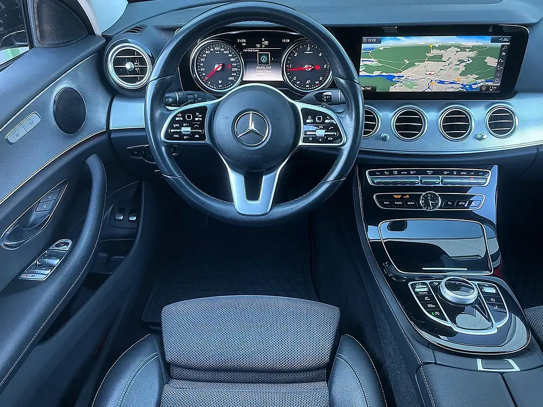 Mercedes-Benz E 300 - Thumbnail 14