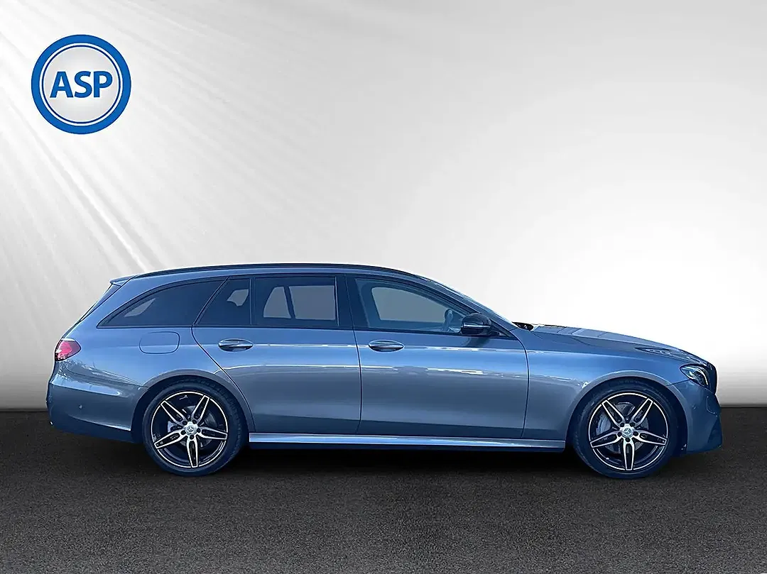 Mercedes-Benz E 300 - Thumbnail 4
