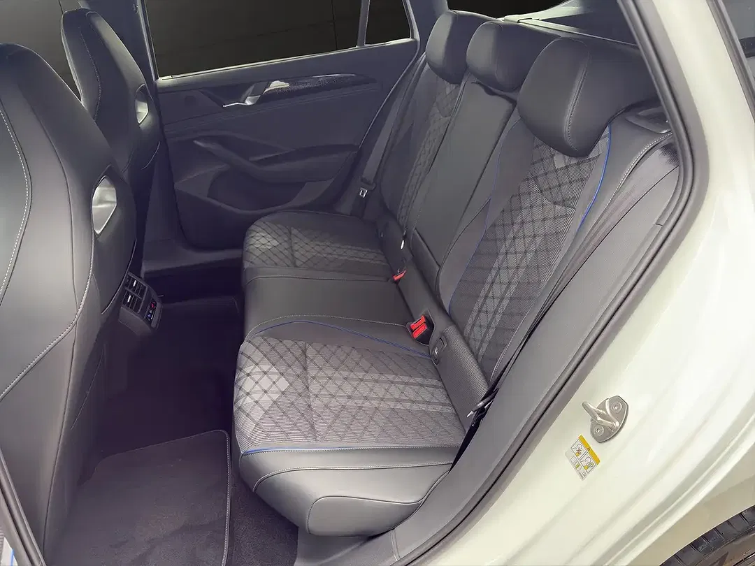 Volkswagen Passat Variant - Thumbnail 13