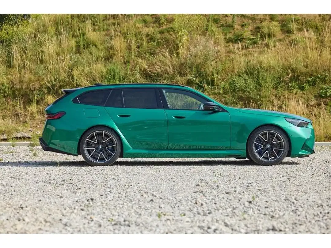 BMW M5 - Thumbnail 3