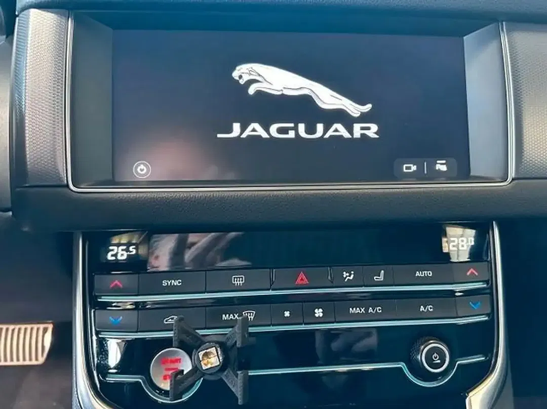 Jaguar XF - Thumbnail 12