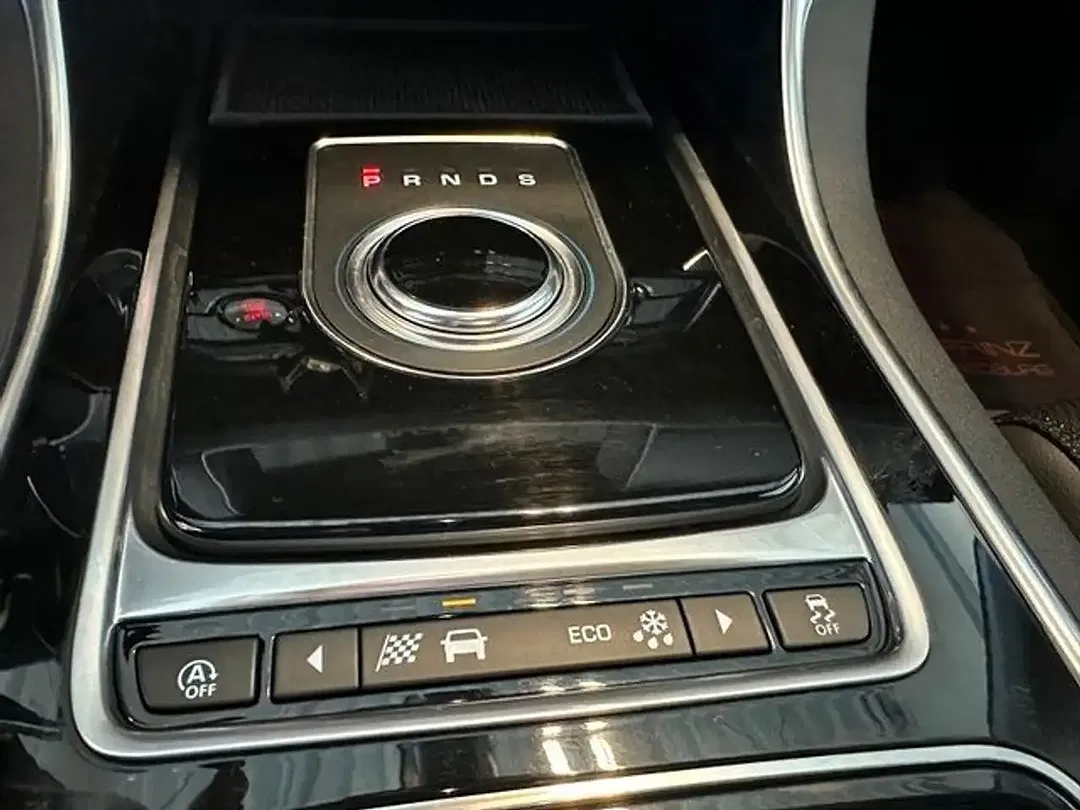Jaguar XF - Thumbnail 13